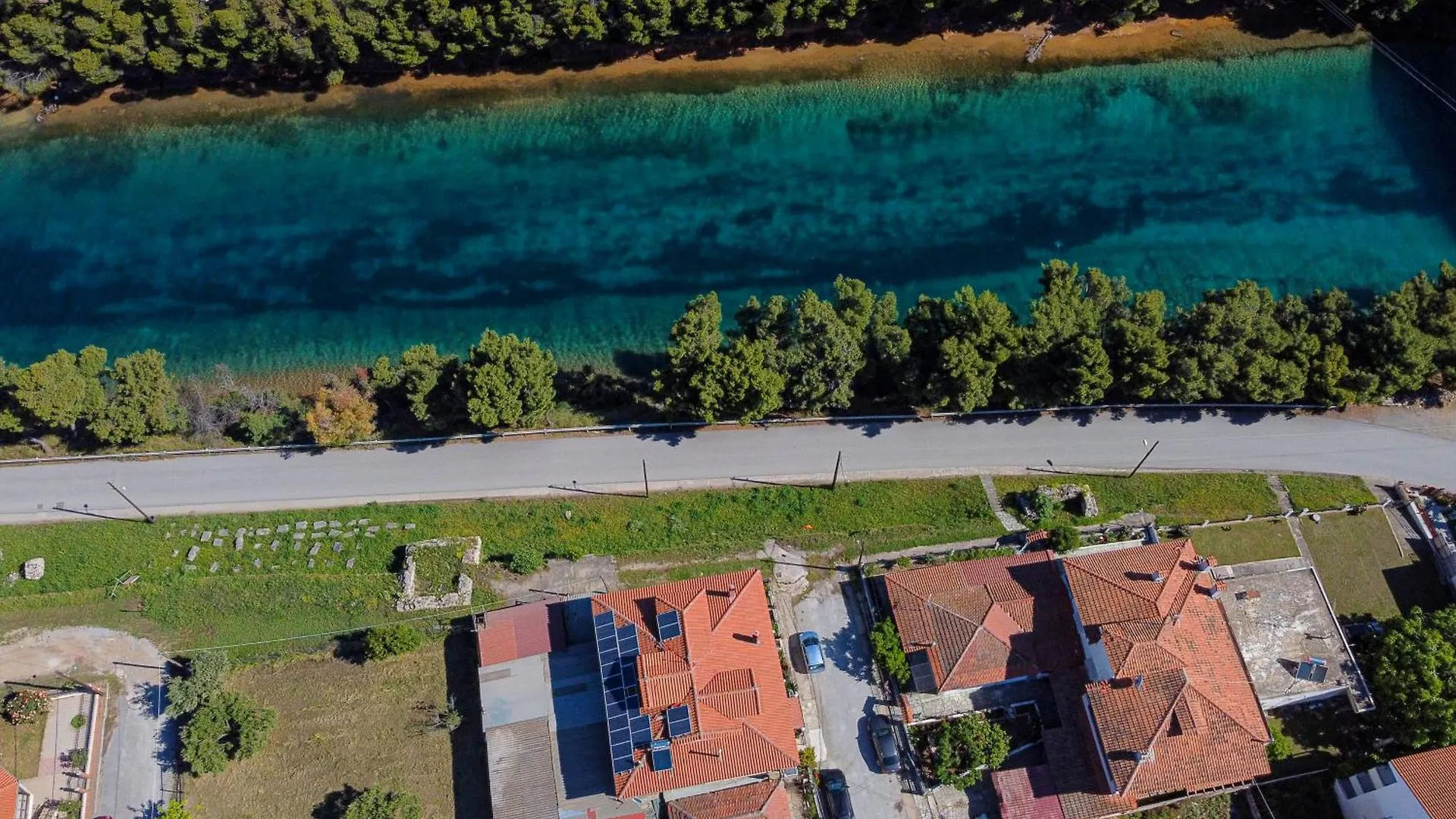 The House Next To The Canal ! Nea Moudania Apartment