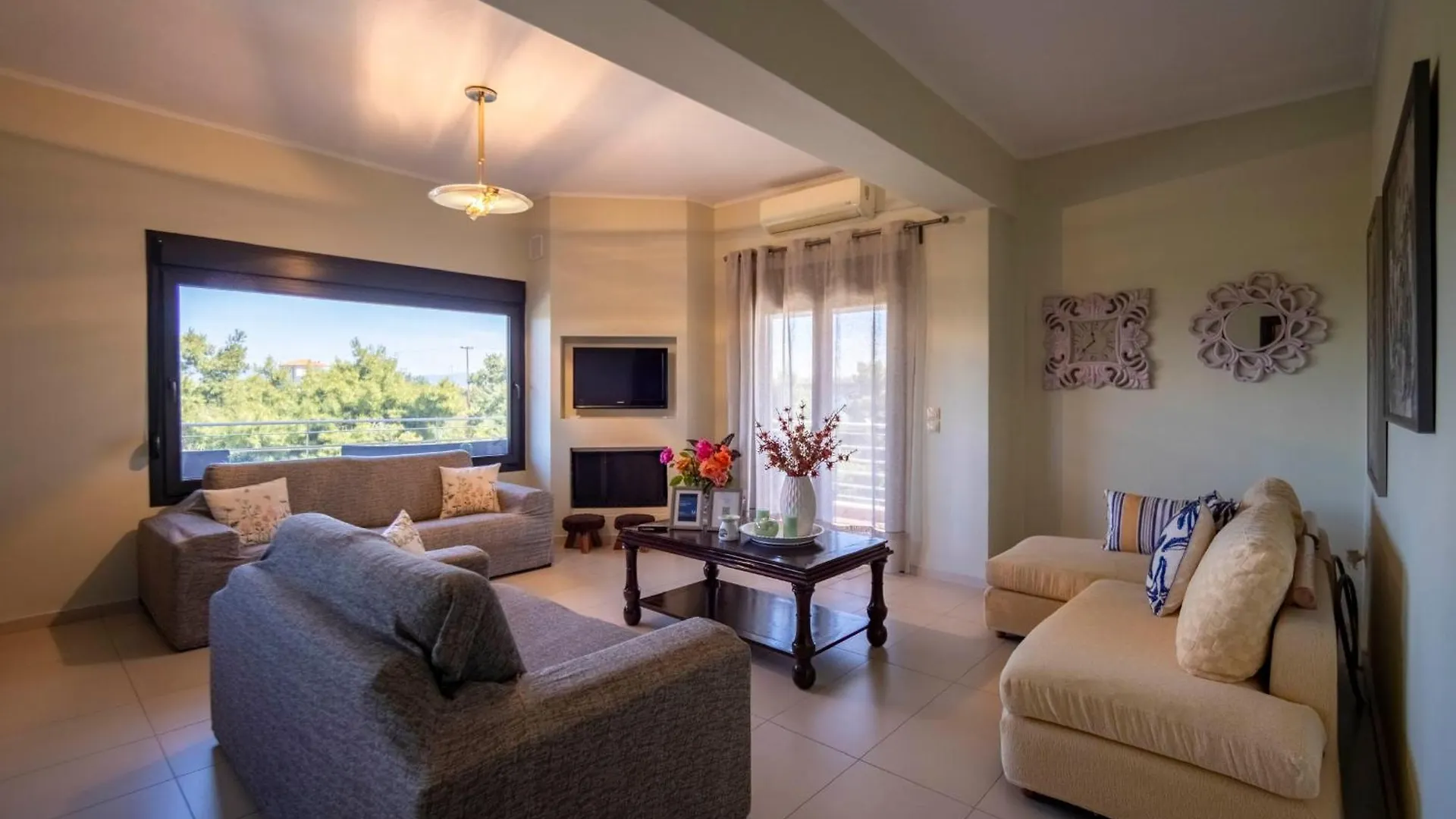 The House Next To The Canal ! Nea Moudania Apartment