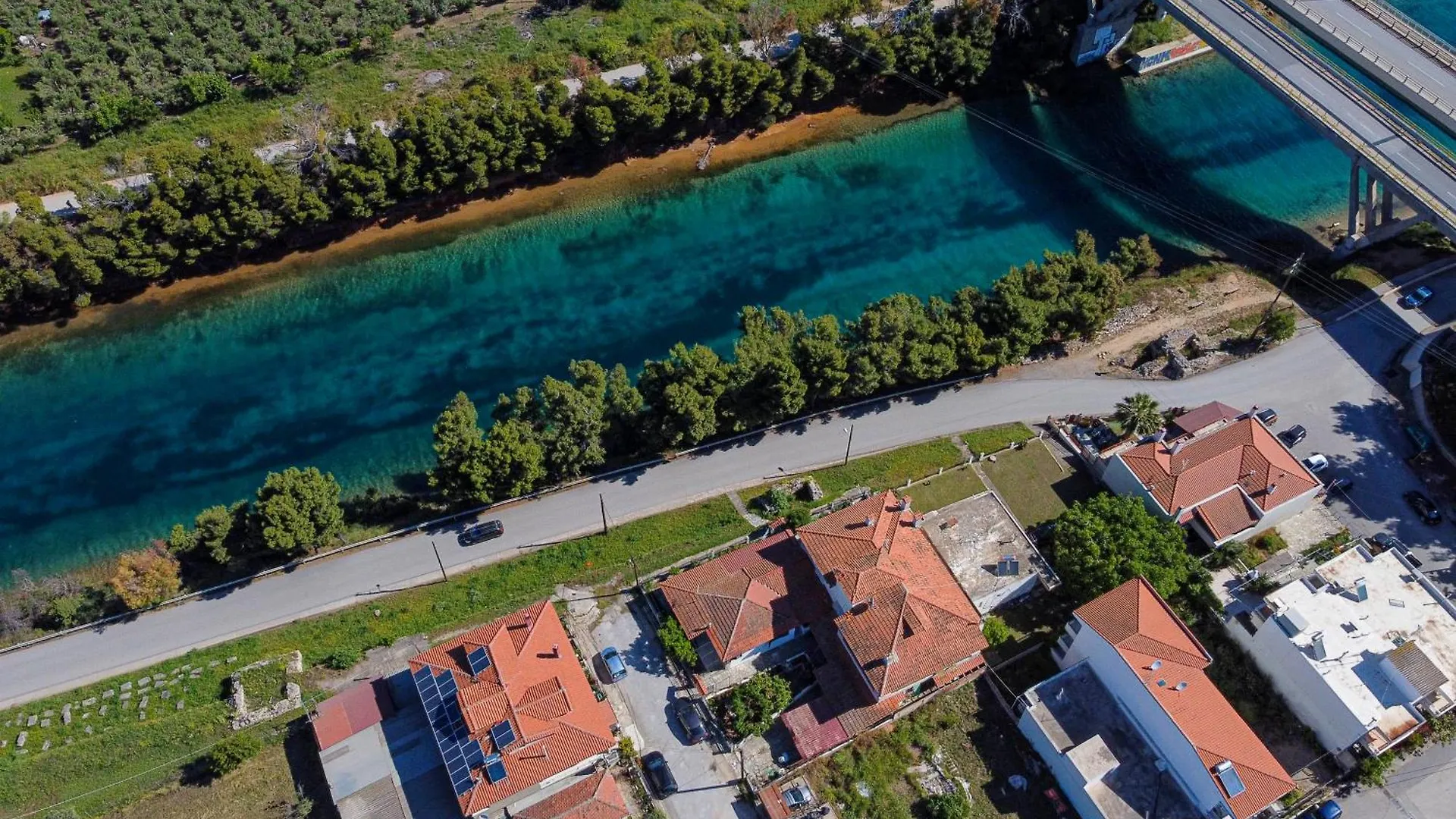 The House Next To The Canal ! Nea Moudania