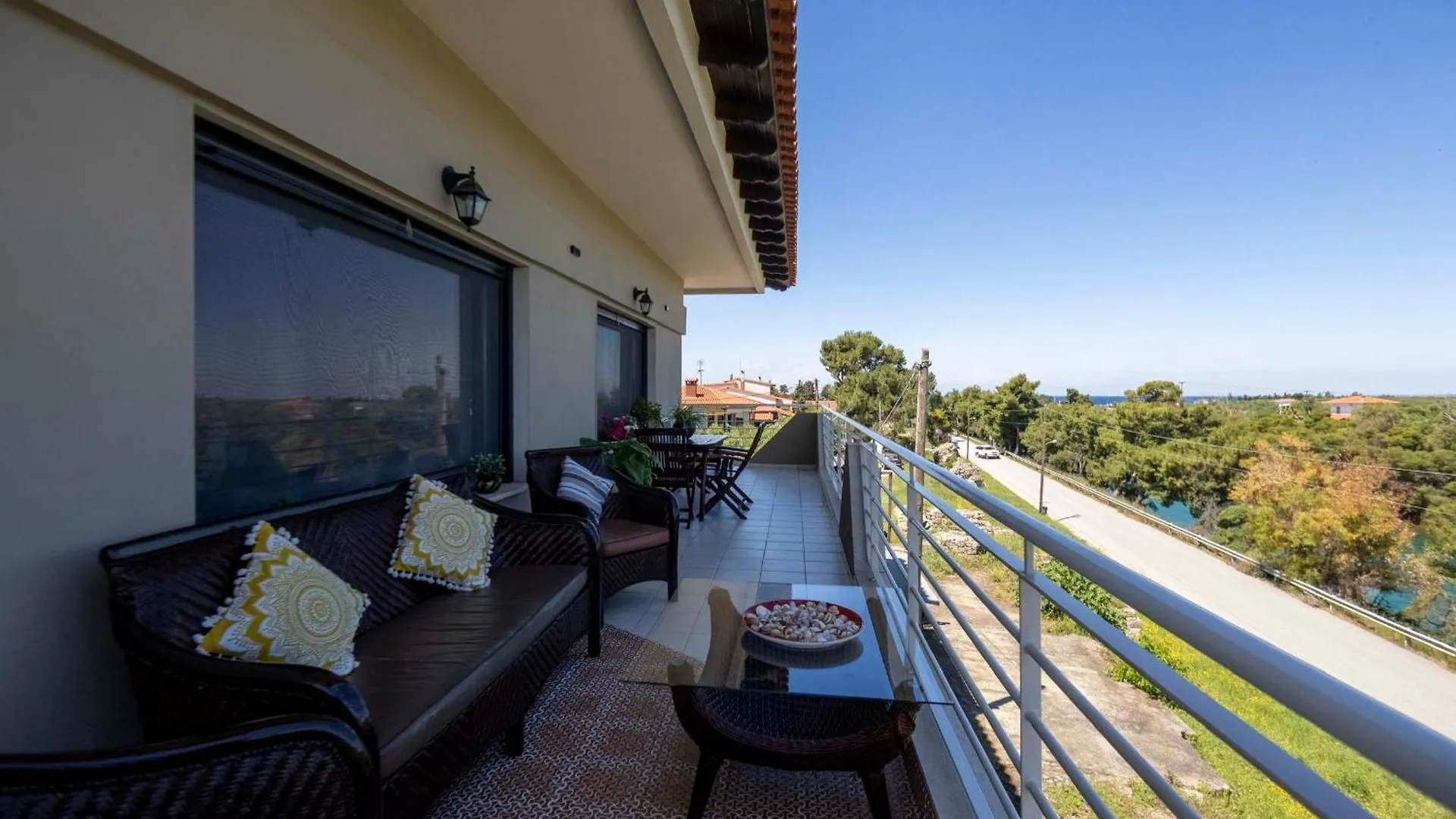 The House Next To The Canal ! Nea Moudania